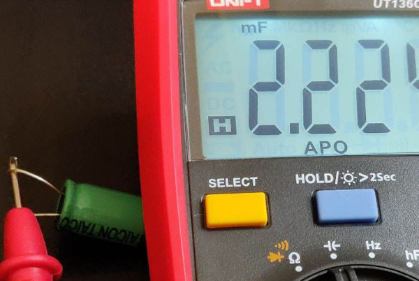 Использование мультиметра для проверки конденсаторов