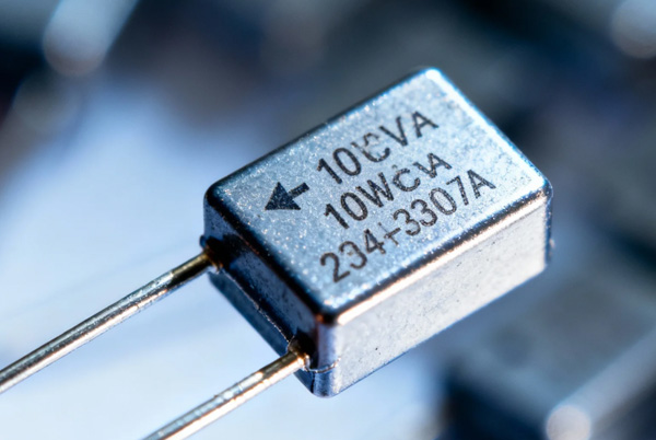 конденсатор 10